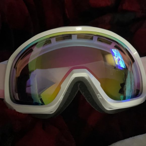 Pink snowboard goggles main image 4
